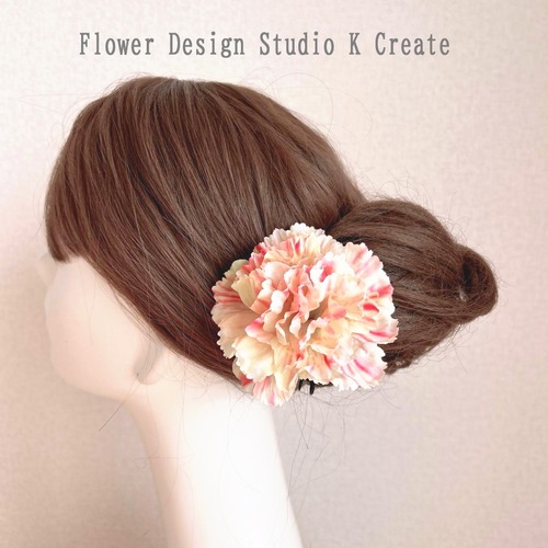 カーネーションのヘッドピース（CR）　髪飾り　スペイン　春色　国花　フラメンコ　フローレス　クリーム　花