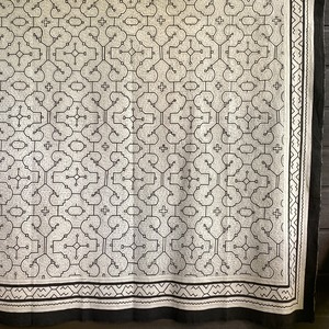 21⭕️大判白大te3シンプル156x156cmシピボ族の泥染め　アマゾンの先住民族の工芸　インテリア、テーブルクロス、タペストリー、カーテン、マルチカバー