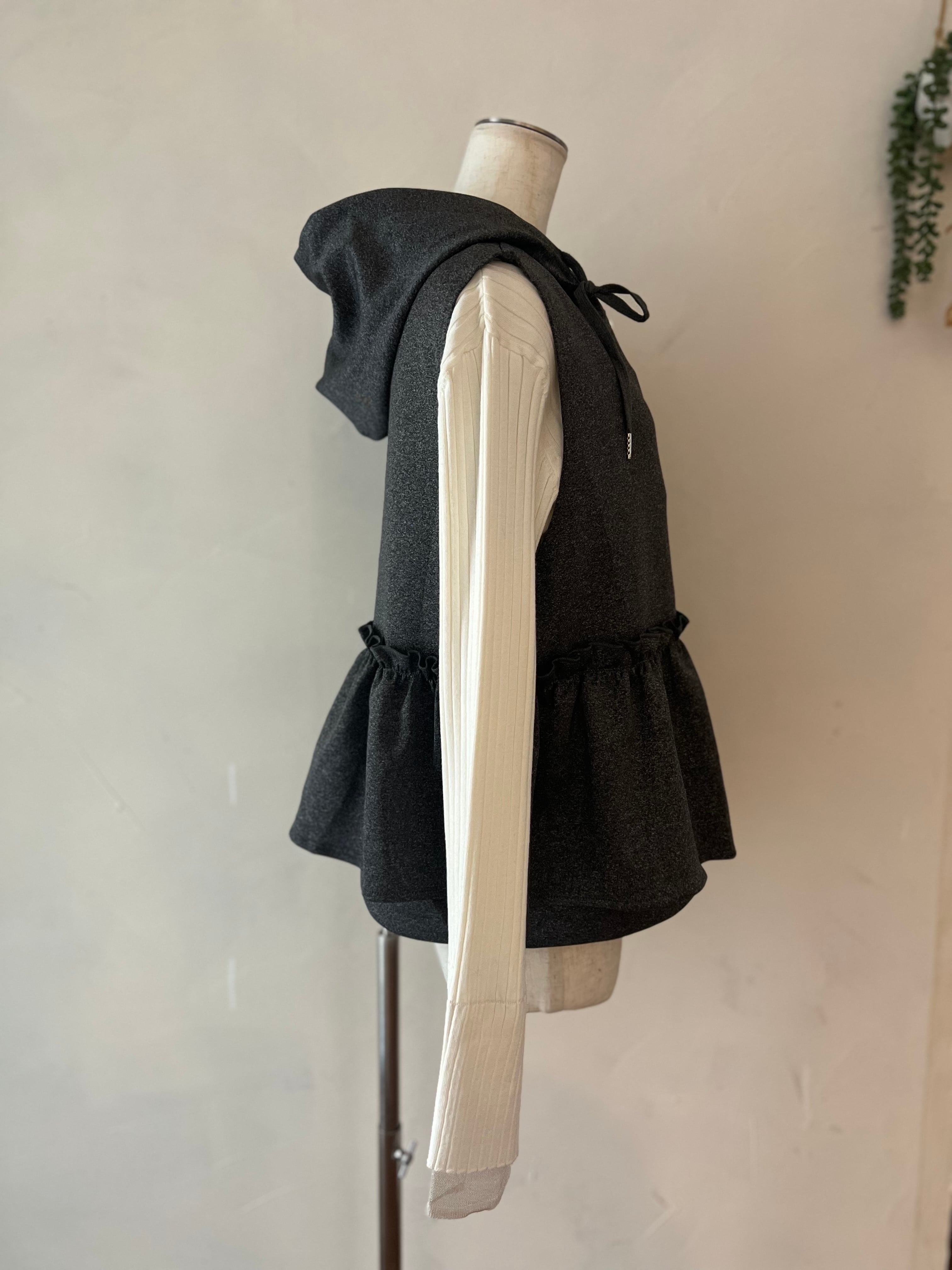 【SELECT】フリル付きジップアップフードベスト