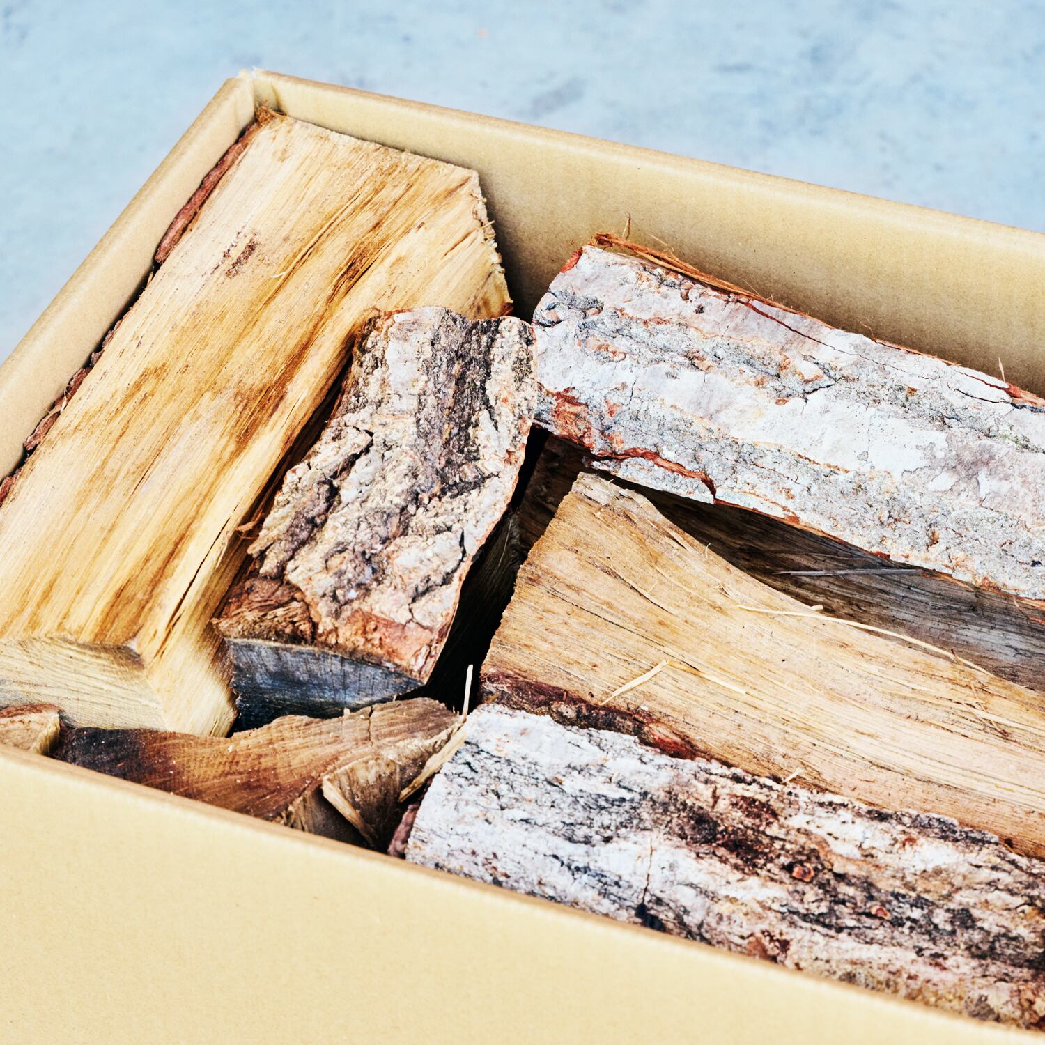 コロ薪・薪アウトレット 20kg］広葉樹のコロ薪（30cm以下：大割り・中割り）※含水率20％以下