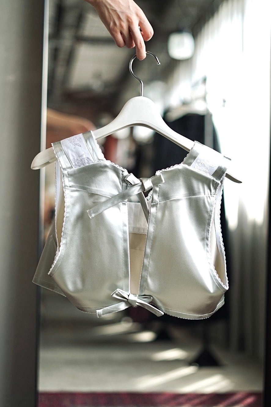 FUMIKA_UCHIDA / Stretch Satin Bib Top ( WHITE , GREYISH SAX