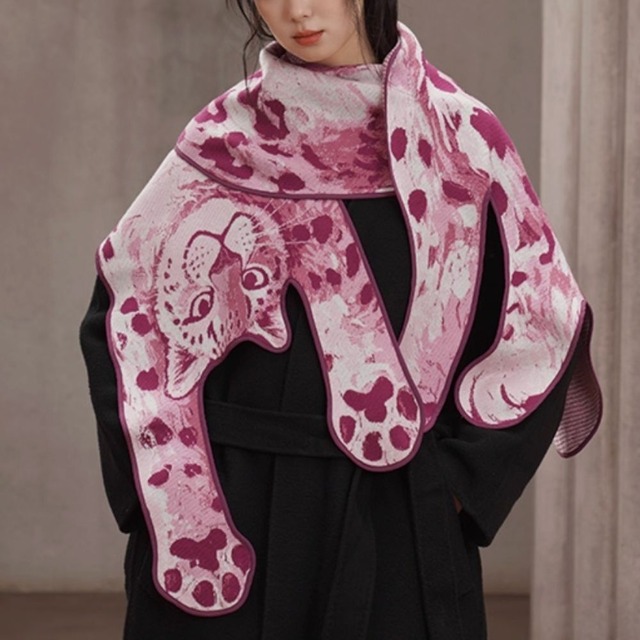 夢の跡に眠るユキヒョウのアートニットスカーフ　E00619
