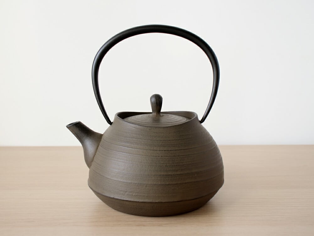 南部鉄器 壱鋳堂（ ITCHU-DO ）鉄瓶 刷毛目 1L ( 黒 / さび茶 )【 南部