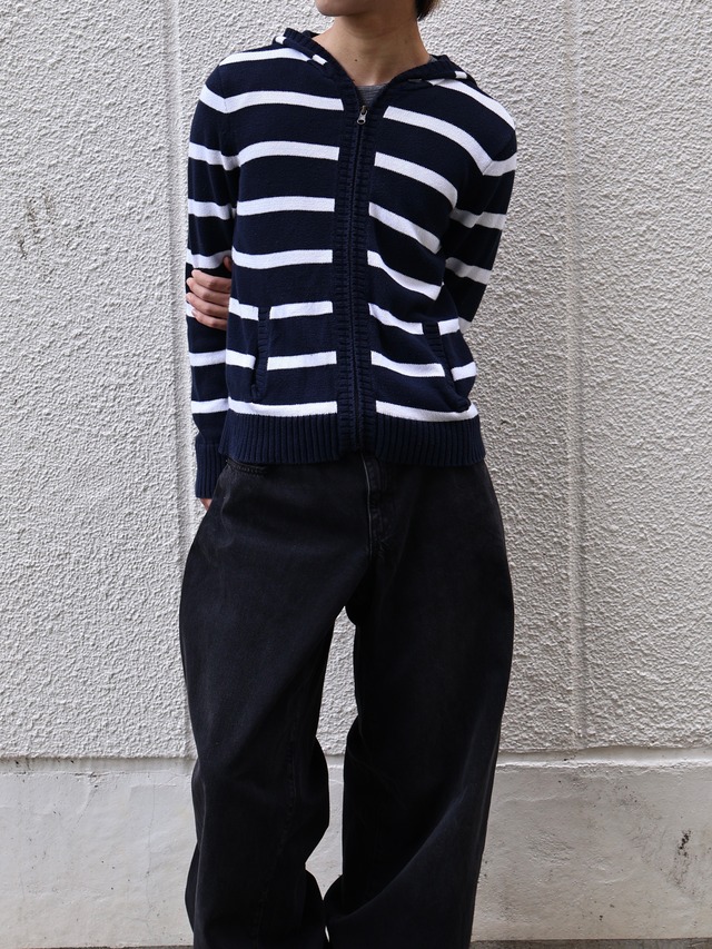 border zip up hoodie