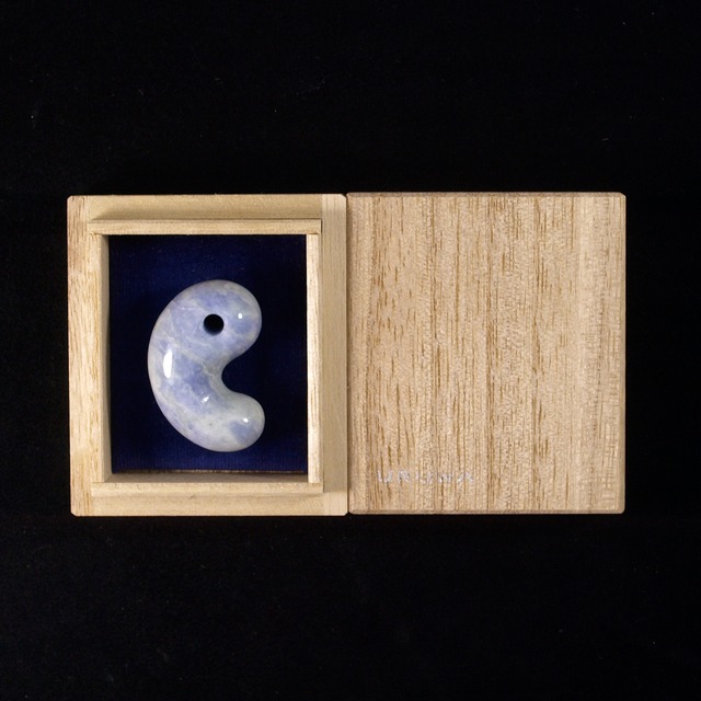 糸魚川翡翠 ラベンダー ヒスイ まがたま 勾玉 16.8g Lavender Jadeite 