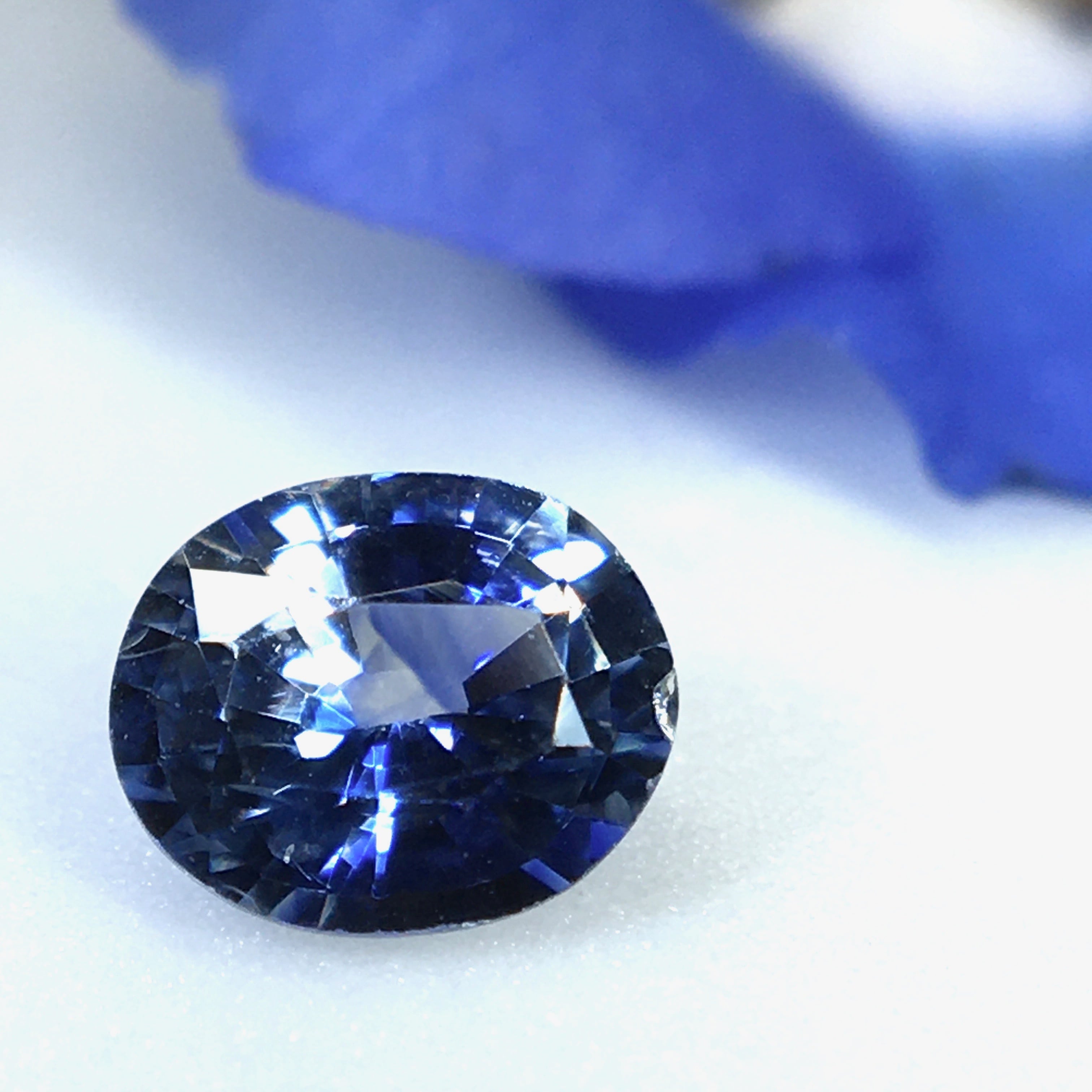 氷のような煌めきと春らしい青 0.6ct UP 希少石 天然 バイカラーサファイア | Frederick’s Gems&Jewelry  powered by BASE