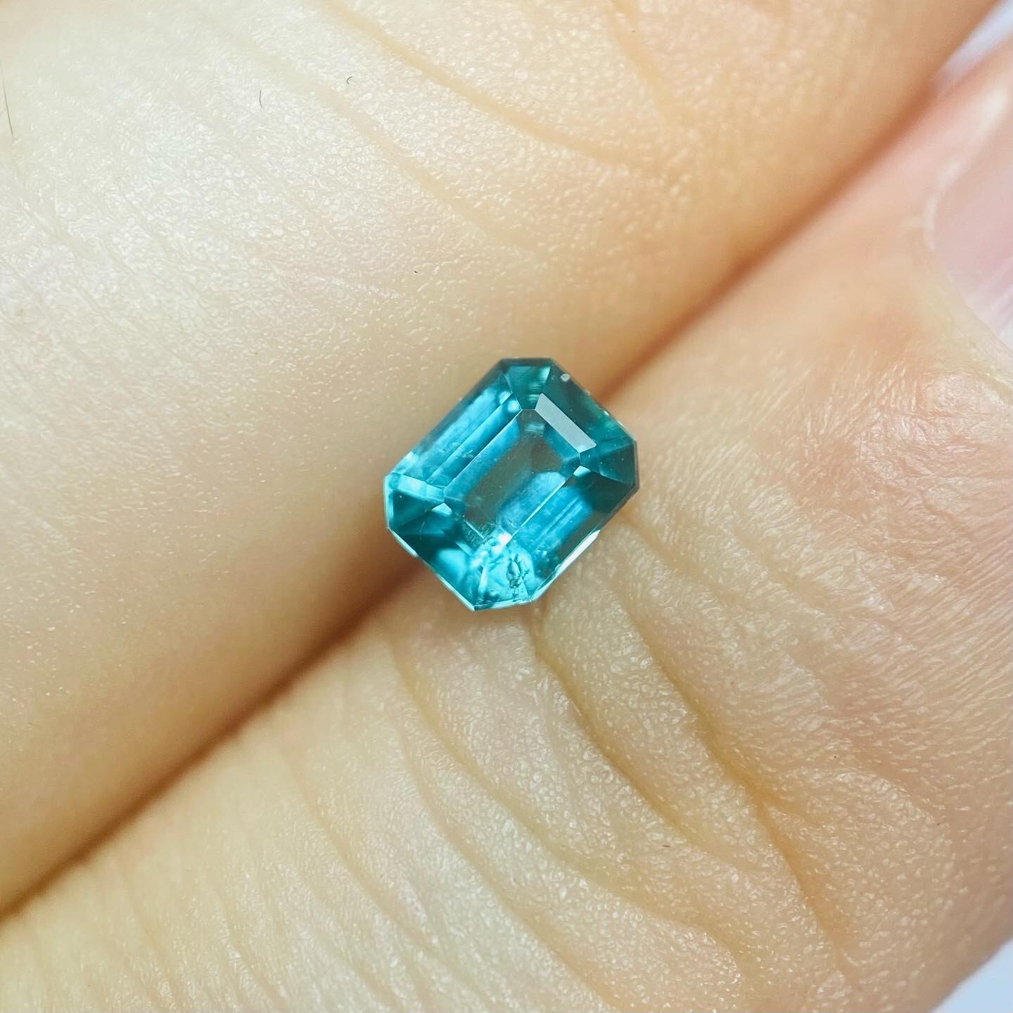 旅に行きたくなるターコイズカラーなトルマリン