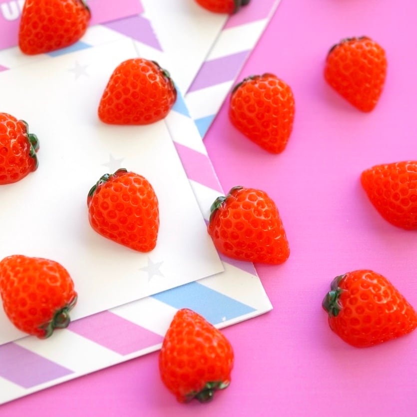 O267【S/M/L】お得な大袋 半分いちご デコパーツ 【3サイズ