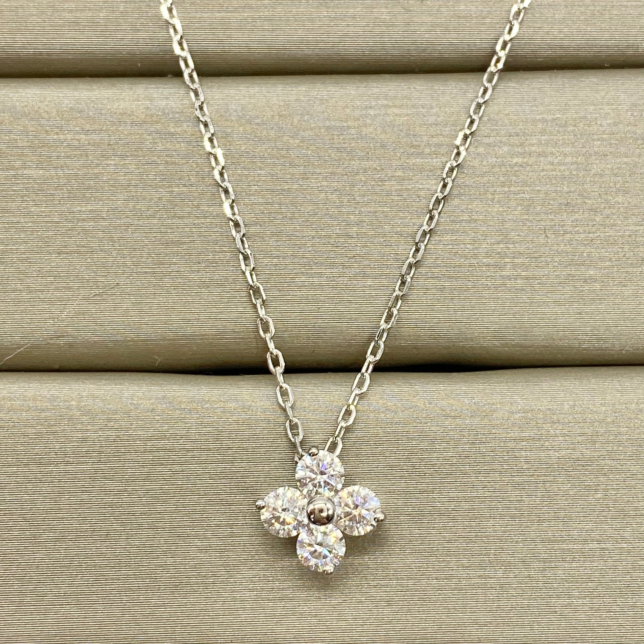 即納】シルバーカラー／(0.8ct) -CHANCE- clover necklace《Small》【モアサナイト】 モアサナイト ジュエリー  Perle Bijoux ペルルビジュー