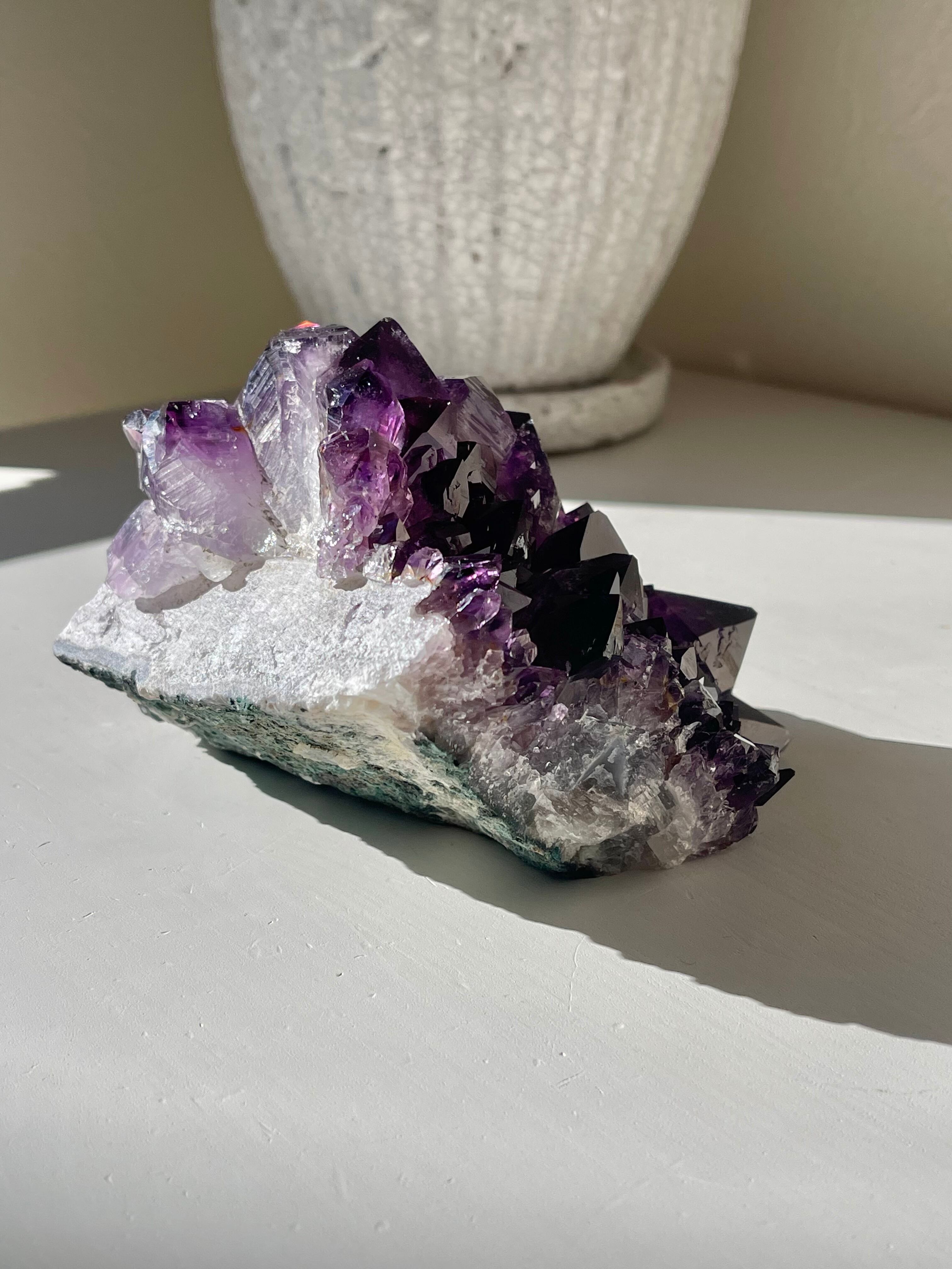 ブラジル産　最高グレード　高波動アメシスト/ Top grade high energy amethyst cluster