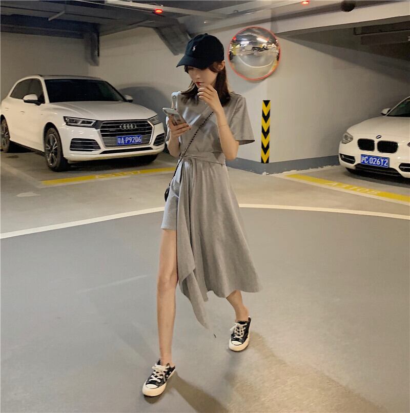 女性の2020年夏の新しい香港スタイルのデザインは、不規則なウエストと薄いネットレッドのファッションミドル丈半袖ドレスを感じます 1号婦人18492613562