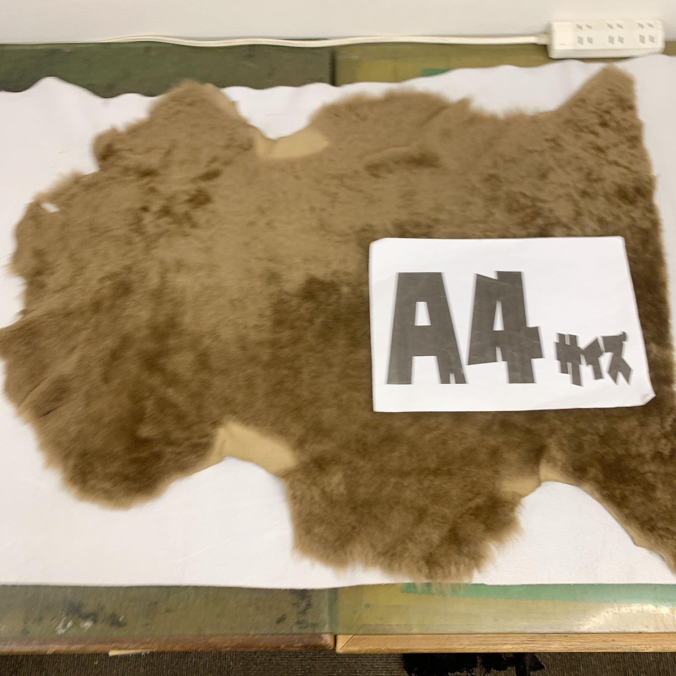 ムートン 羊の毛皮 M3-007 | and leather 【初心者～中級者のための革