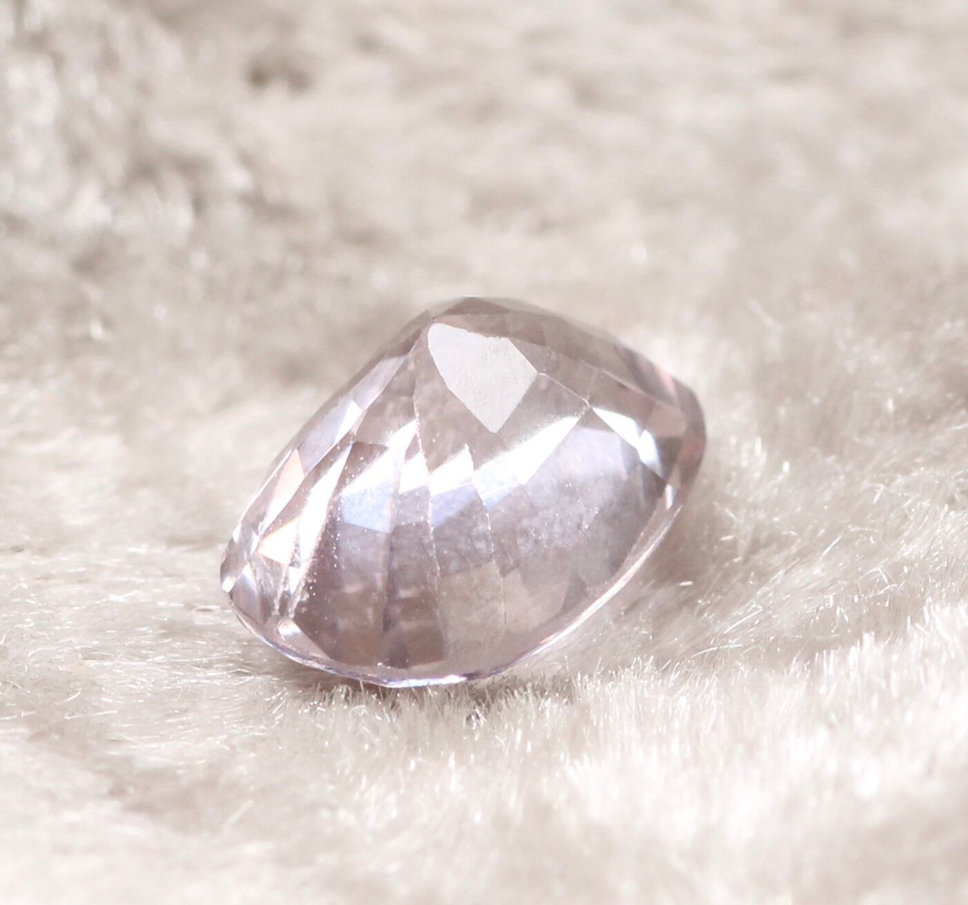 撮影し直し】シックなライラック色の爽やかスピネル 1.32ct | パトラ