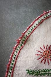 フランス 44c とろりとしたリネンと大きな花籠と刺繍クロス テーブルセンター アンティーク