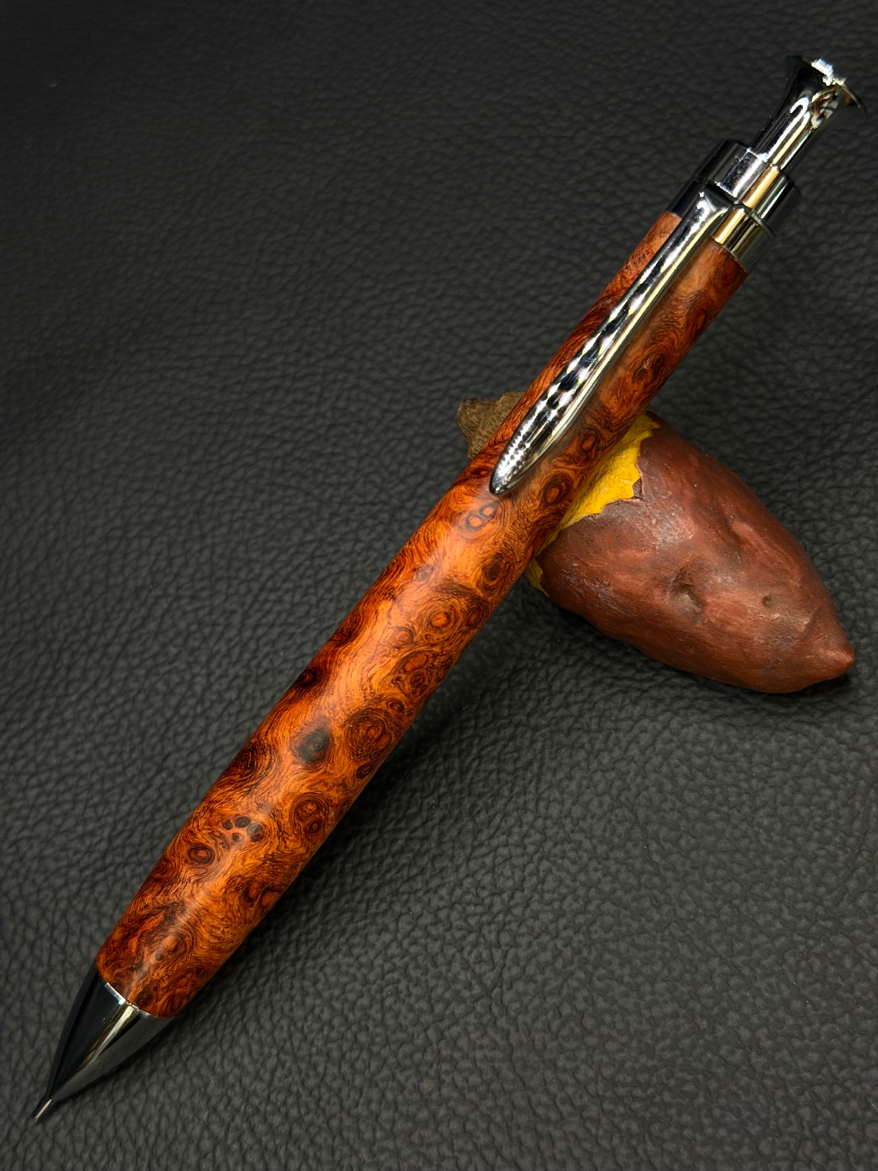 新品未使用　こぶた工房　チタン　アフブラ瘤杢　木軸ペン　シャーペン 20 黒柿 縮み杢 0.3mmシャープペンシル | こぶた工房