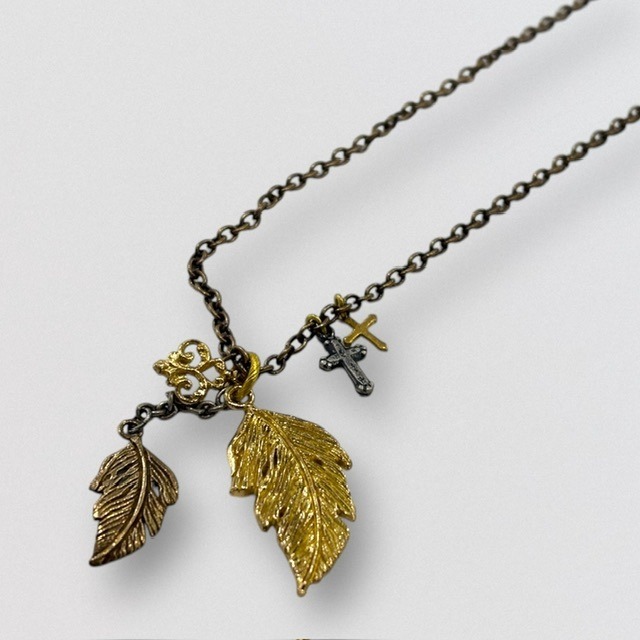 Vlas Blomme Feather Necklace