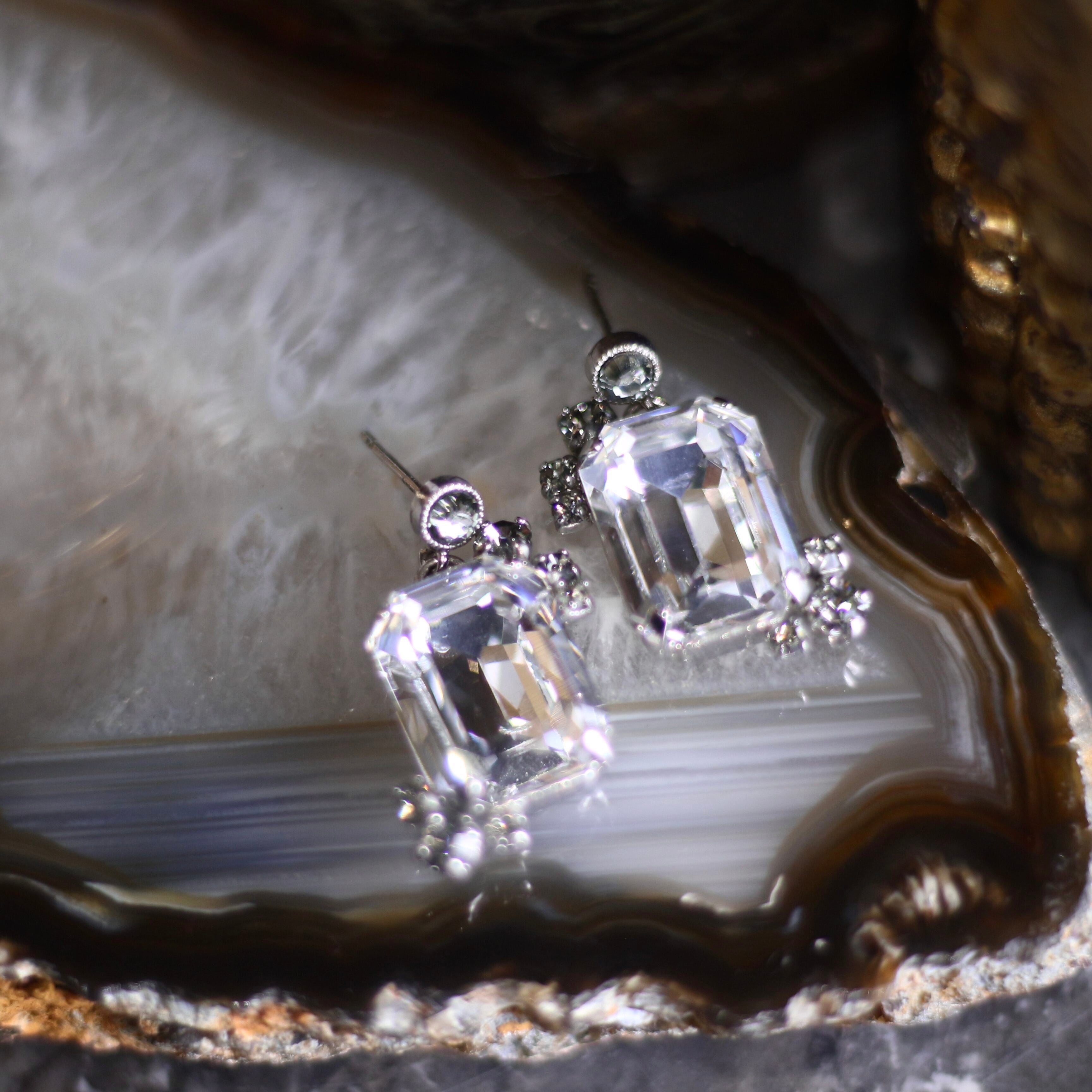 未使用品　Christian Dior ピアス アシンメトリー クリアストーン Chrisitian Dior CLEAR CRYSTAL STONE DESIGN EARRING/クリスチャン