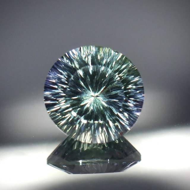 【Radiant Kiriko Cut™️】蒼翠、神秘の美　1.06ct 天然ゾイサイト