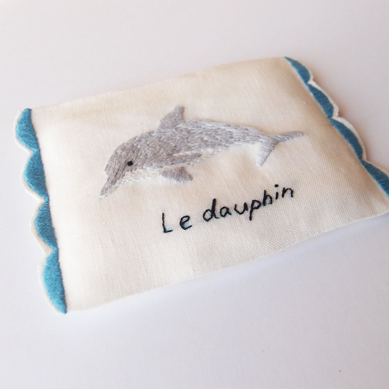 イルカのティッシュケース ｜Sunny Thread刺繍キット | Chez aya