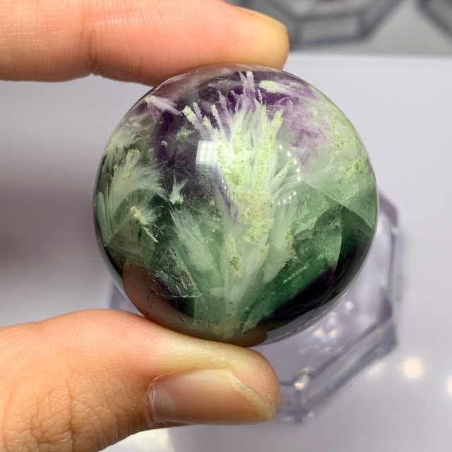 16.パープル×グリーンエンジェルフェザーフローライトスフィア
