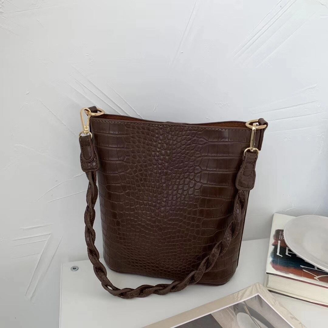 ツイストハンドルバッグ