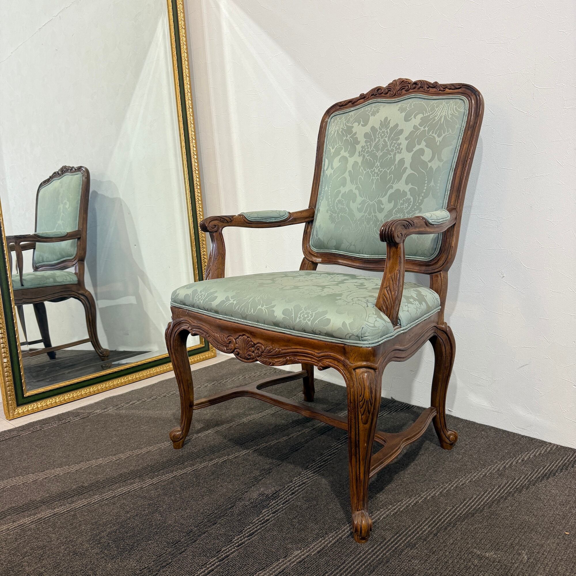 ドレクセルヘリテイジ　アンティーク　アームチェア　ダイニングチェア　椅子 DREXEL HERITAGE(ドレクセルヘリテイジ)のGrand Villa(グランドヴィラ