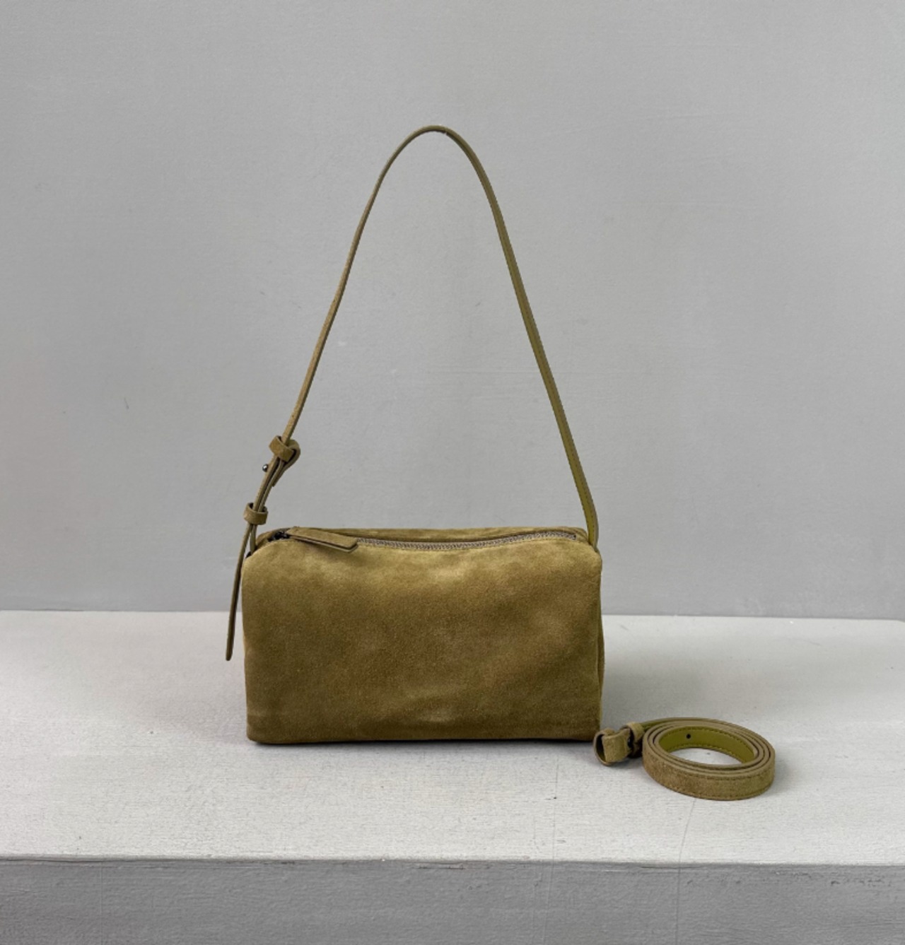 牛革円筒バッグ