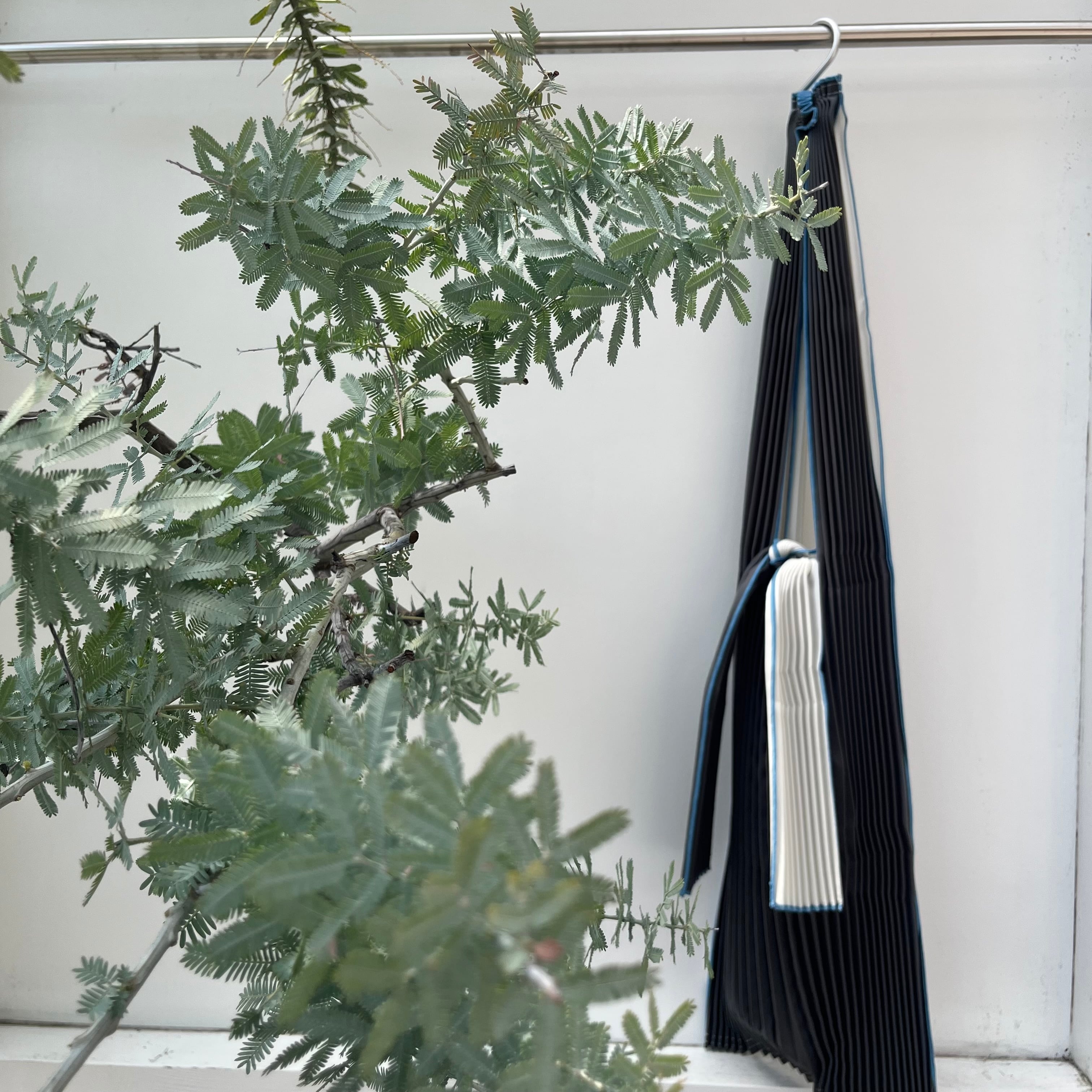 【未使用】フェレナ　ハッピーブラ　Lサイズ ブラック knaplus （クナプラス） PLECO プリーツバッグ Lサイズ バイカラー