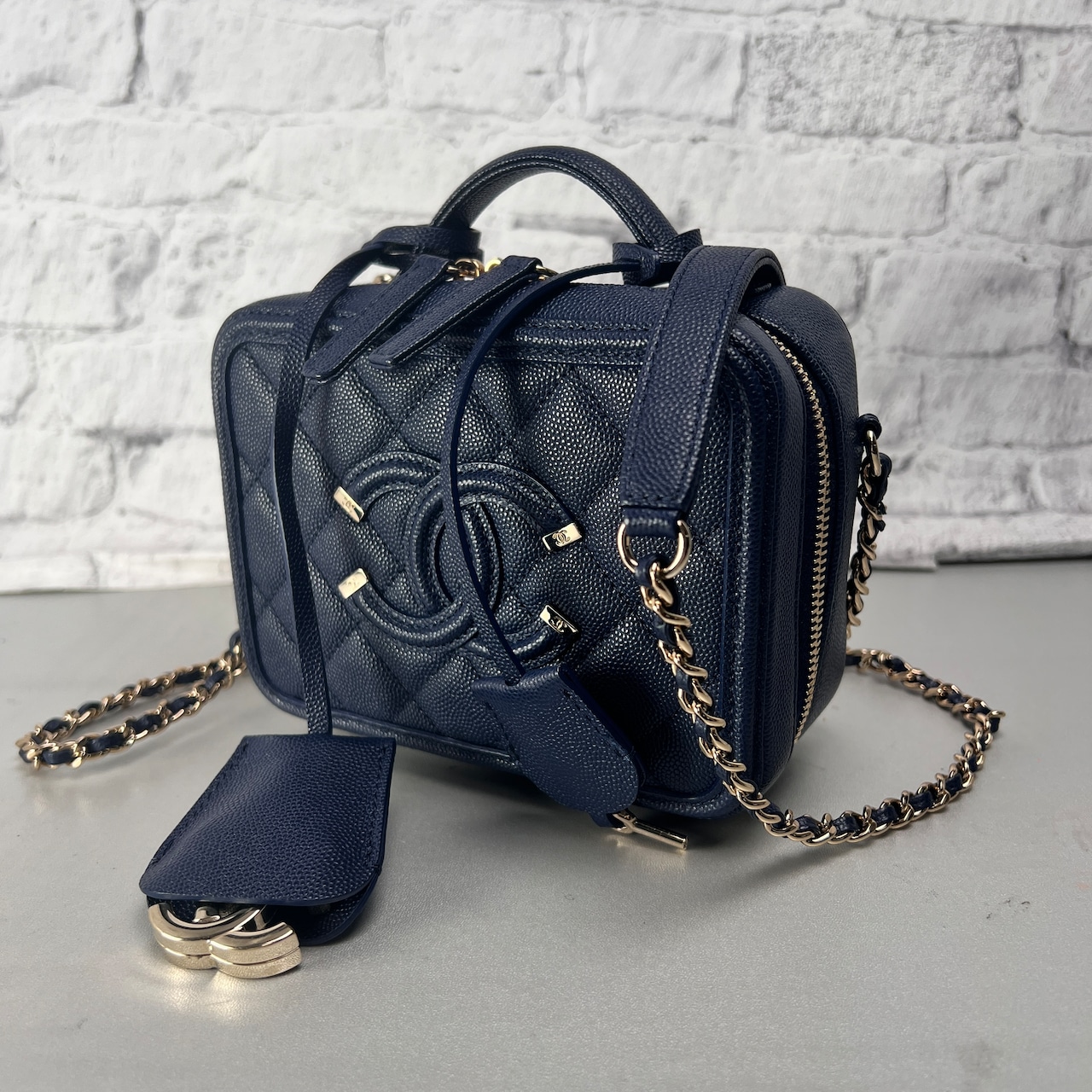 CHANEL シャネル ココマーク CC キャビアスキン ショルダーバッグ 青 A-14235
