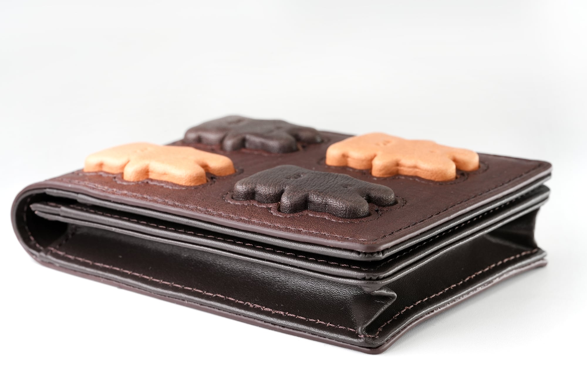 くまちゃんブラウニー縦型カードケース（本革製）／お菓子な革小物