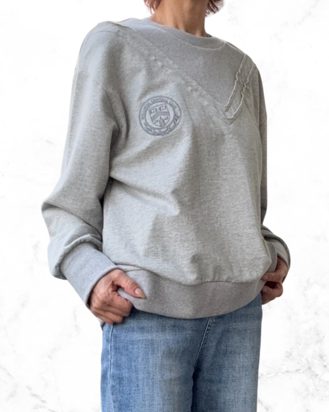 【11/13 しゃちょーBIRTHDAYセールライブ②】刺繍ロゴスウェットプルオーバー 8454-098KK CHIGNON