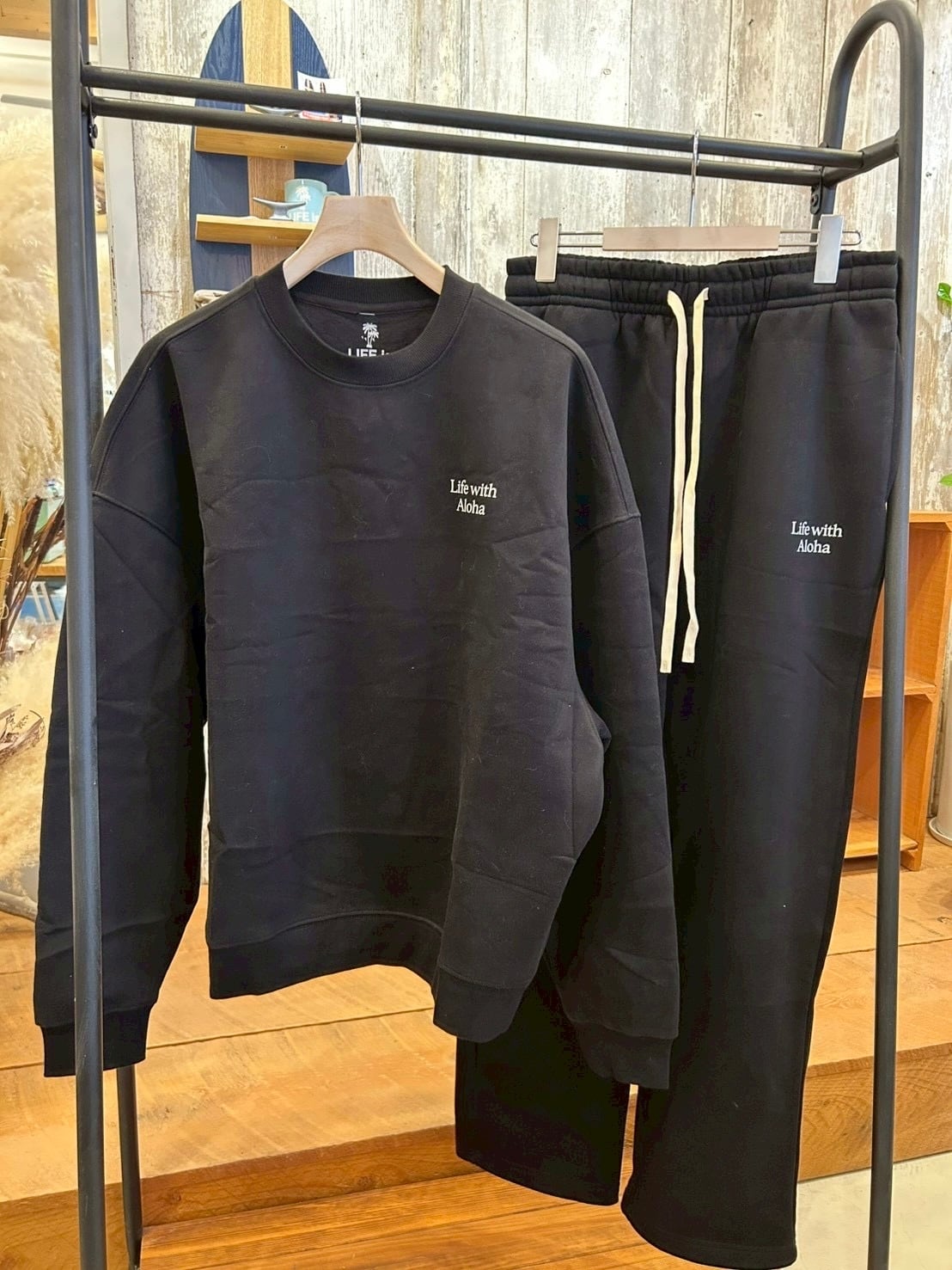 8th anniversary LIFE with aloha トレーナー (単品)￥12,000(￥13,200)