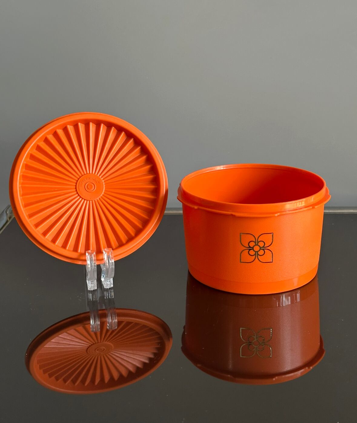 タッパーウェア⭐︎マキシデコレーター⭐︎オレンジ花柄プラスチック保存容器３セット 昭和レトロ タッパーウェア ミディデコレーター 密封保存容器