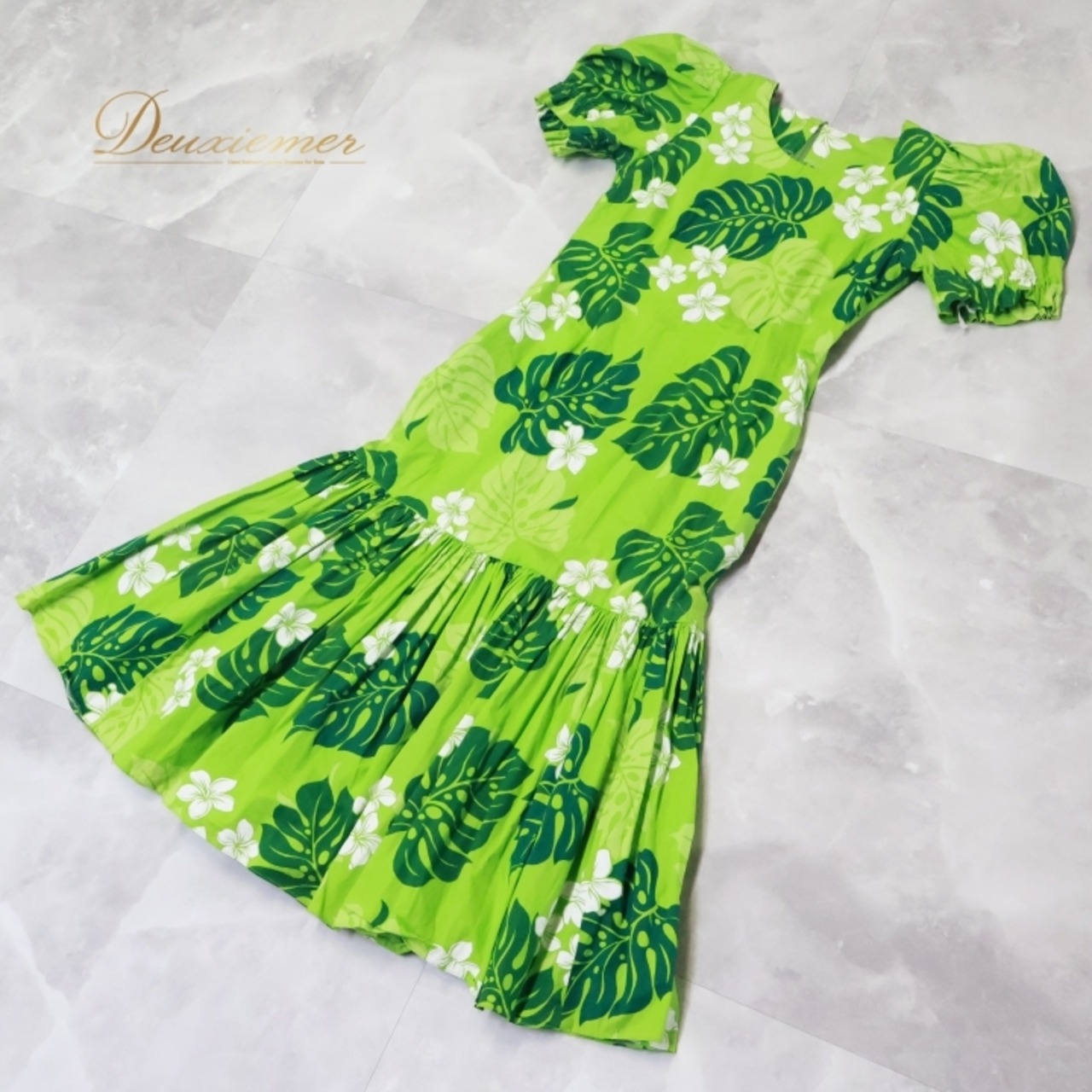 フラダンス 衣装 ワンピース ドレス グリーン系 ハワイアンプリント アロハ フラ ダンス レッスン 練習 パフスリーブ 半袖 鮮やか 華やか かわいい ふんわり 上品 ホワイト系 黄緑 緑 白 フラダンス衣装 フラダンス ドレス おしゃれ カジュアル レディース パーティー イベント 夏服 エレガント 花柄 デザイン
