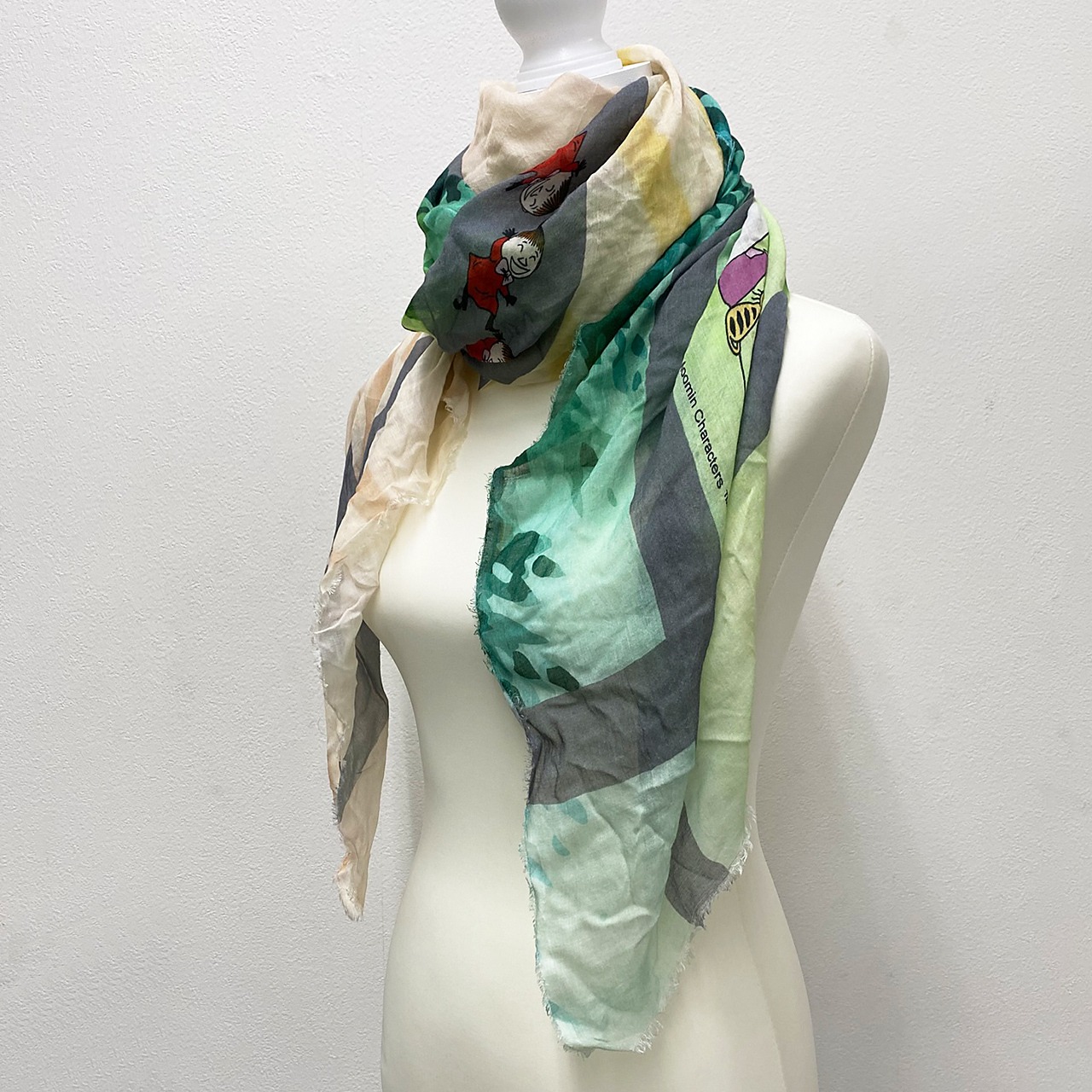 Ottotredici AG-245401EN ENRICO_MOOMIN_8450 MOOMIN FAMILYのうしろすがた