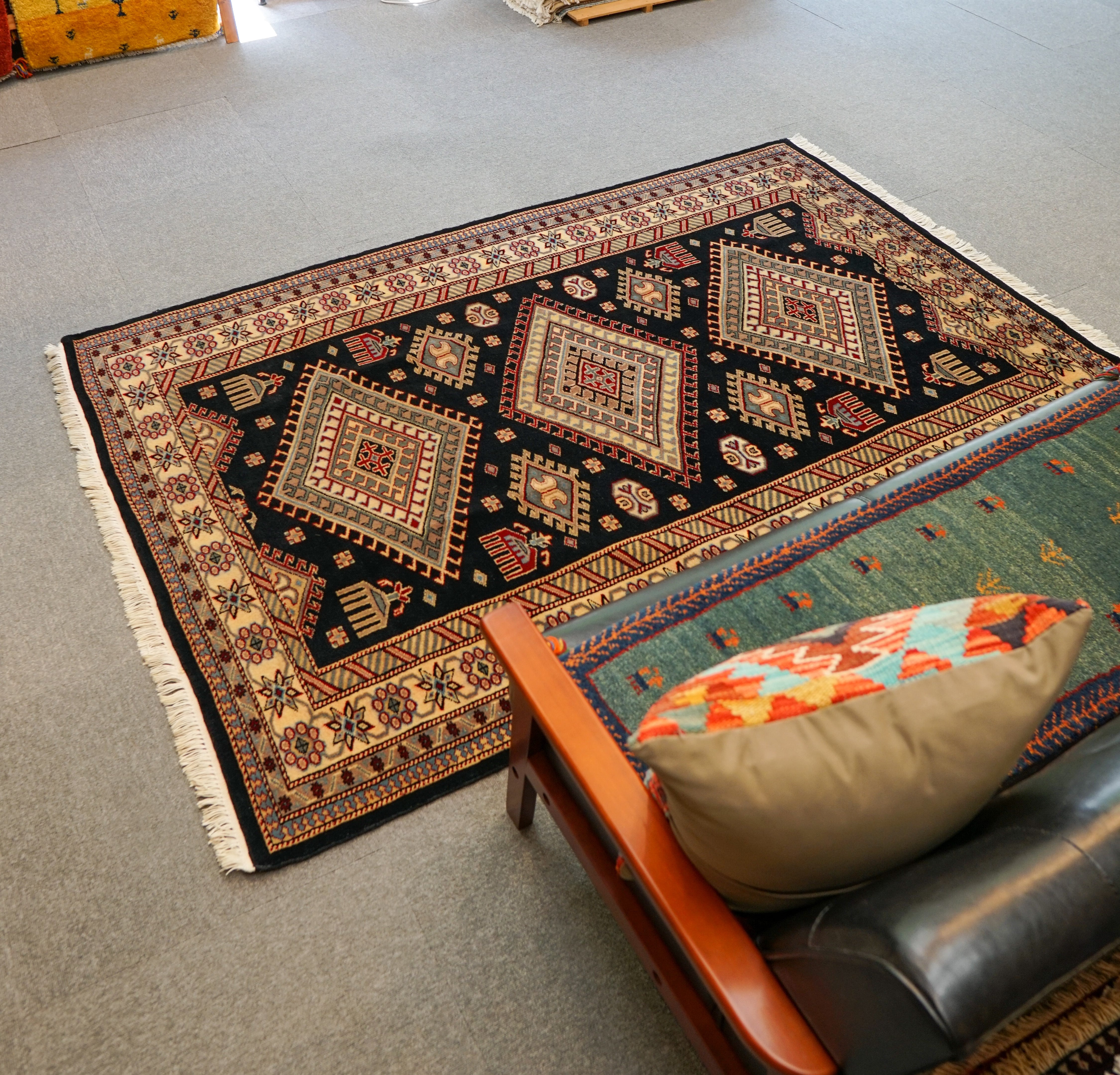 パキスタン 手織り 絨毯-
