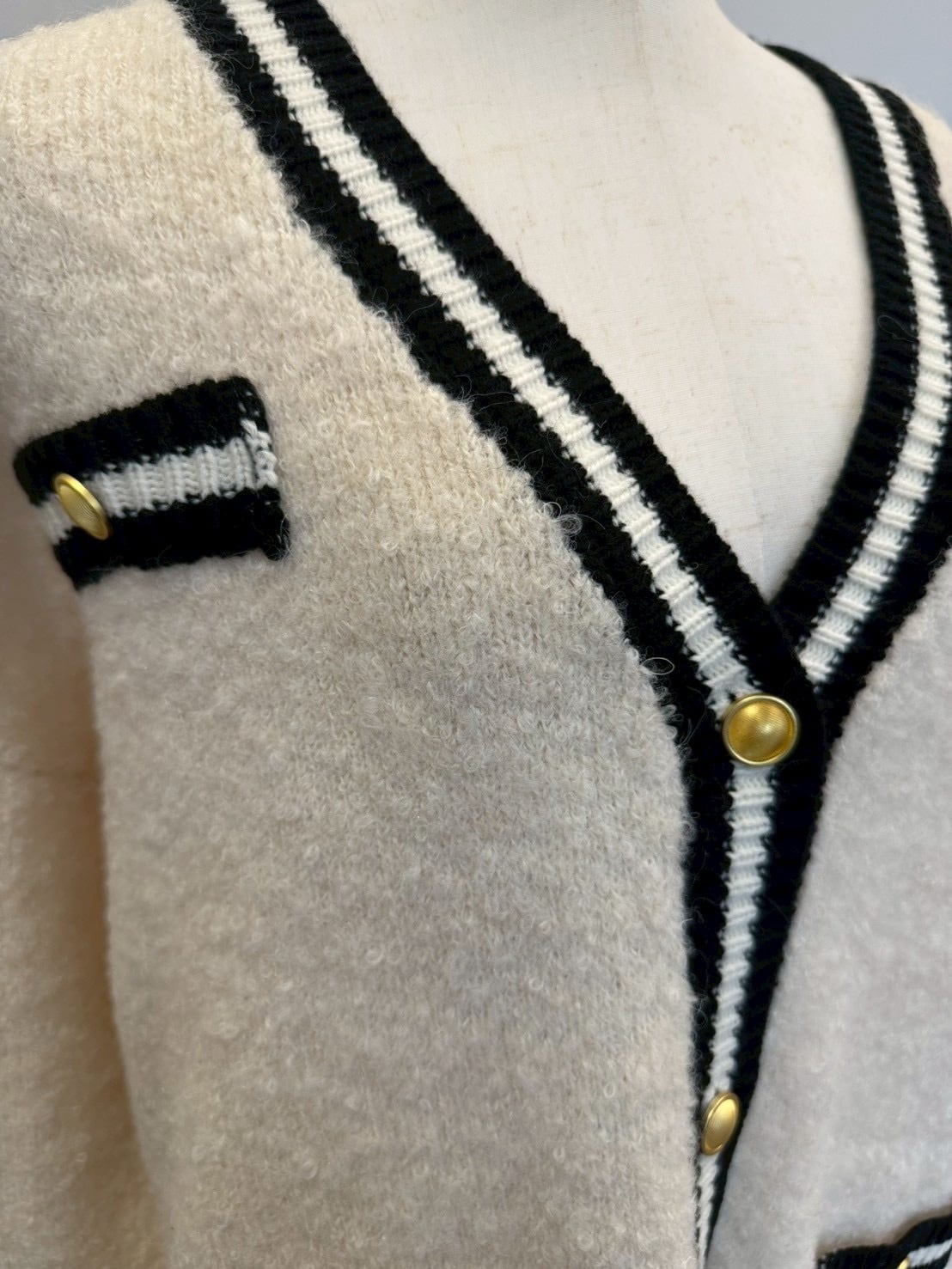 【DOS DIOSAS】ゴールドボタンポケット付きカーディガン D8632