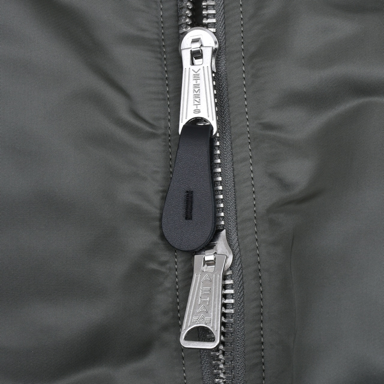 【VETEMENTS】BOMBER WITH ATTACHED HOOD - 9