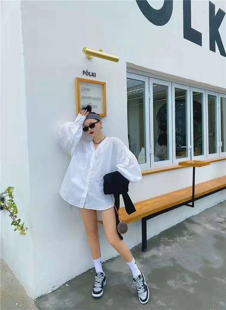 パフスリーブ　Vネックシャツ　AJ22263-B07