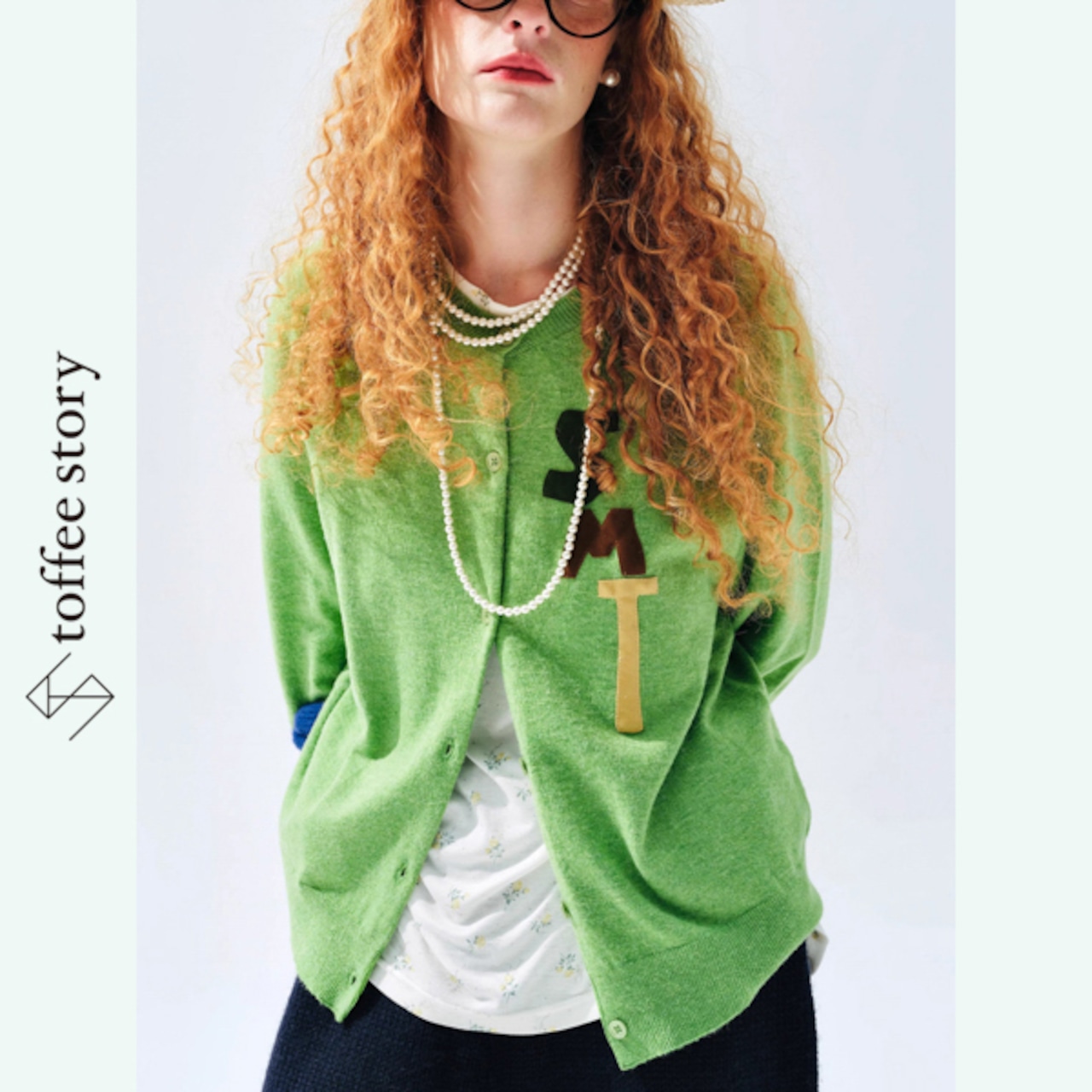森を紡ぐレターアップリケのグリーンカーディガン《i0802》