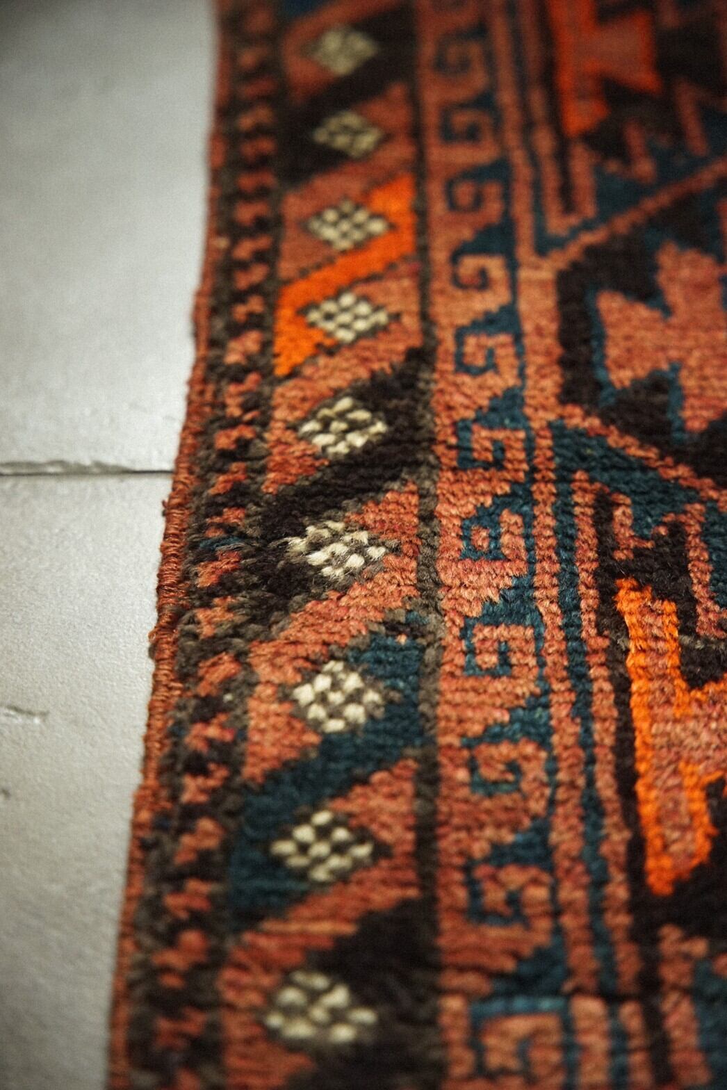 718 -Semi Antique Sistan Baluch rug | 手織りのヴィンテージラグ専門