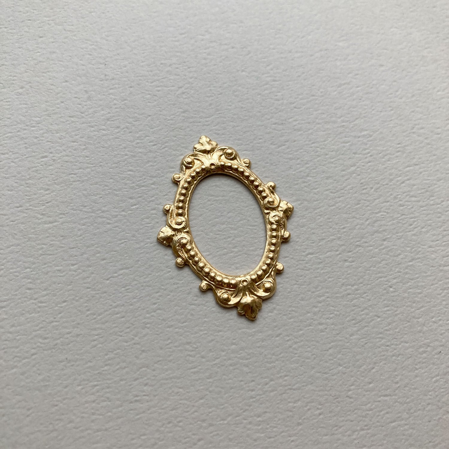 最終入荷〉USA真鍮 額縁風オーバルフープパーツ | Dua-アクセサリー