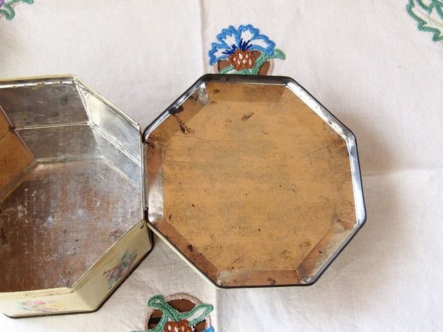 イギリスアンティーク　ビスケット缶　お菓子缶　