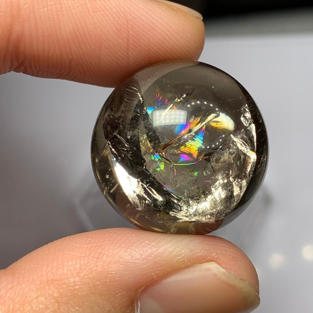 4.スモーキーアイリスクォーツスフィア(小)