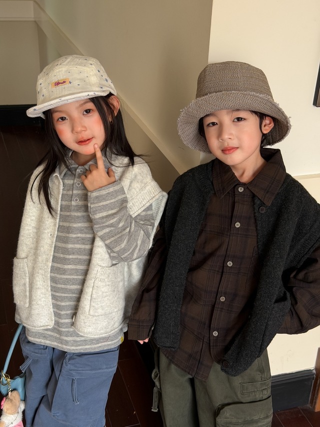 ボタンニットベスト（2色展開）KMAI｜トップス アウター｜小学生 ジュニア対応｜通学 普段着｜韓国子供服｜男の子 女の子｜100-160cm｜2026秋服 ［取寄］