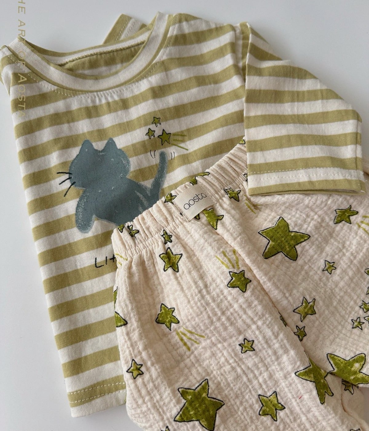 送料無料【予約】/ にゃんにゃんTシャツ / aosta