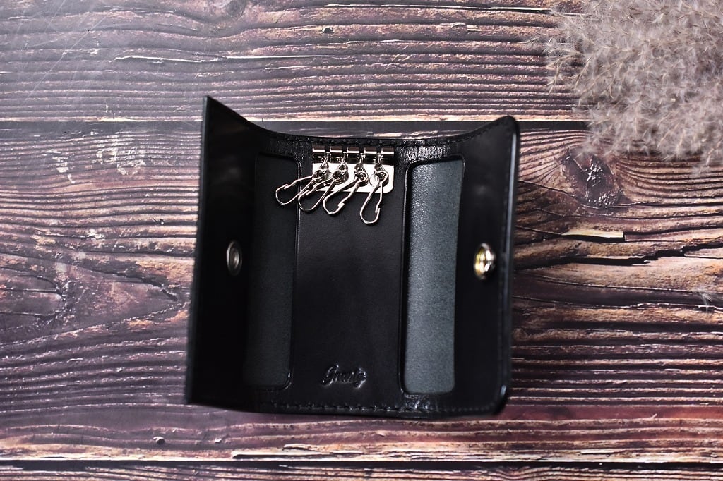 ブラックレザーキーケース スタッズ付き サドルレザーを使用したキーケース BLK | gnrlstndrd