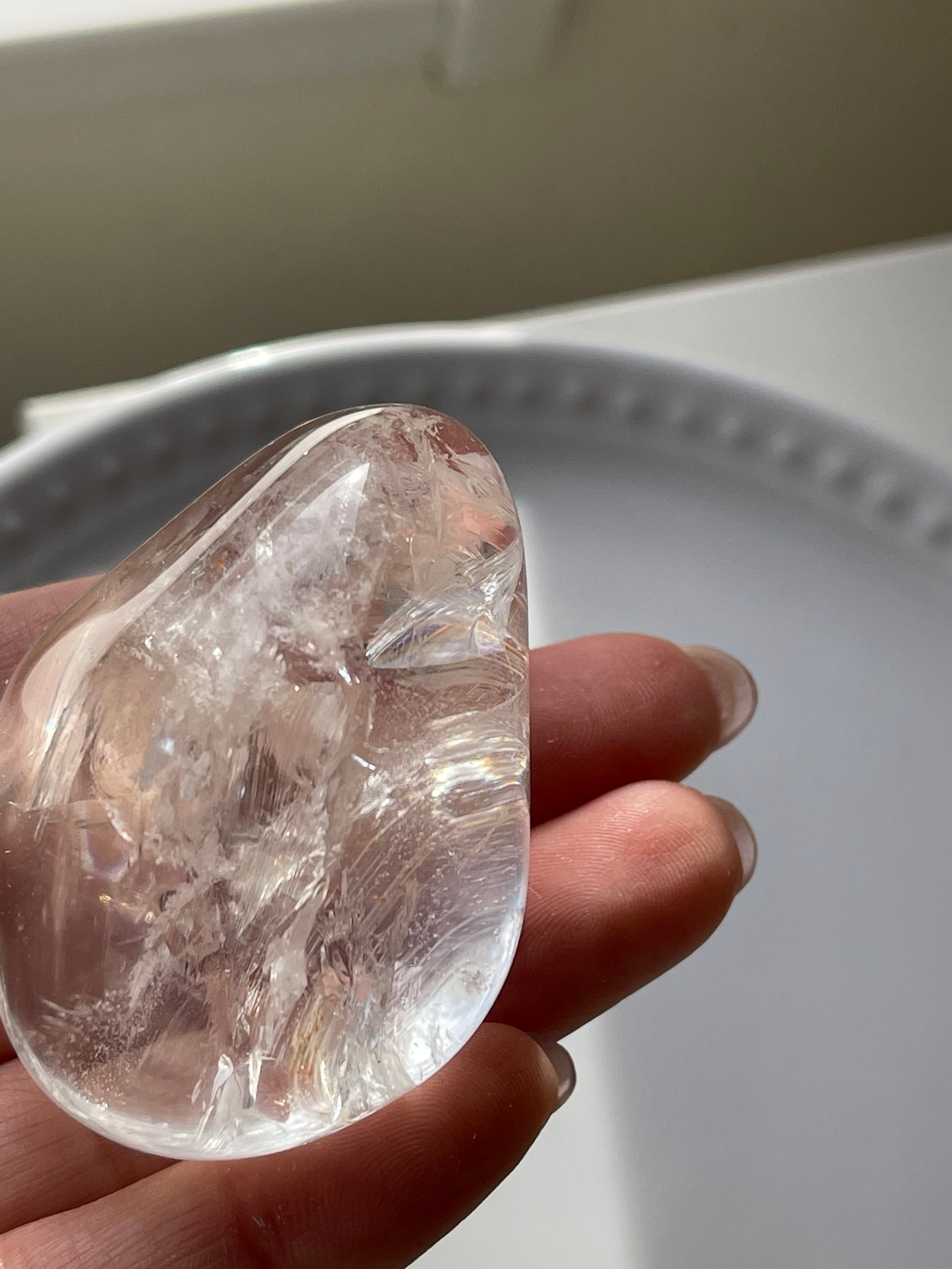 ブラジル産　レインボー水晶パームストーン