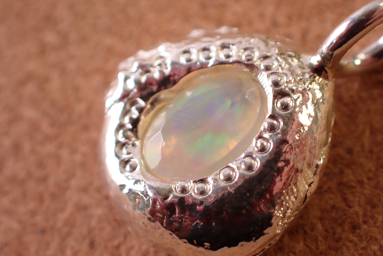 オパールペンダントトップ シルバー925 [D11‐124]