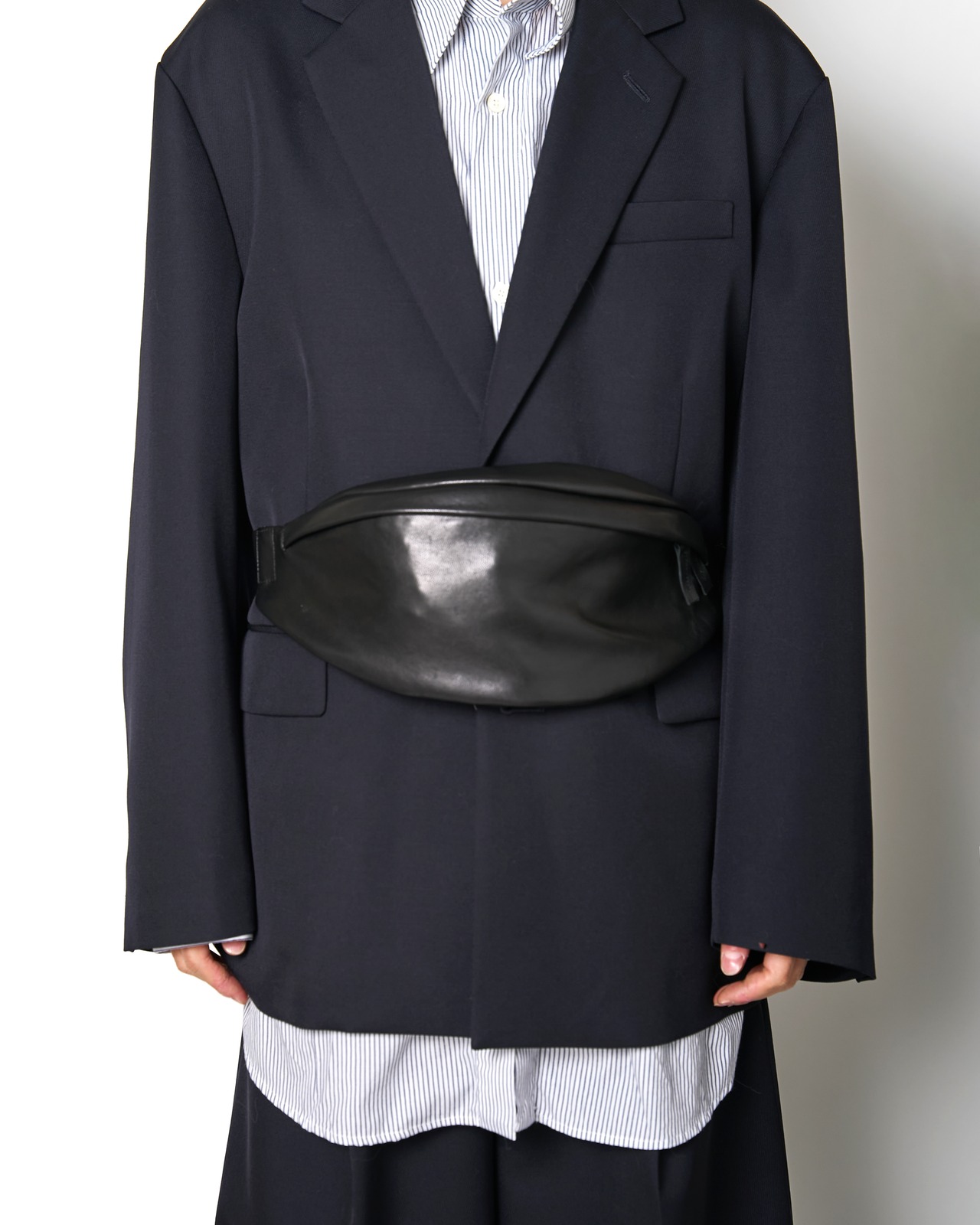 ssstein "LEATHER SLING BAG"